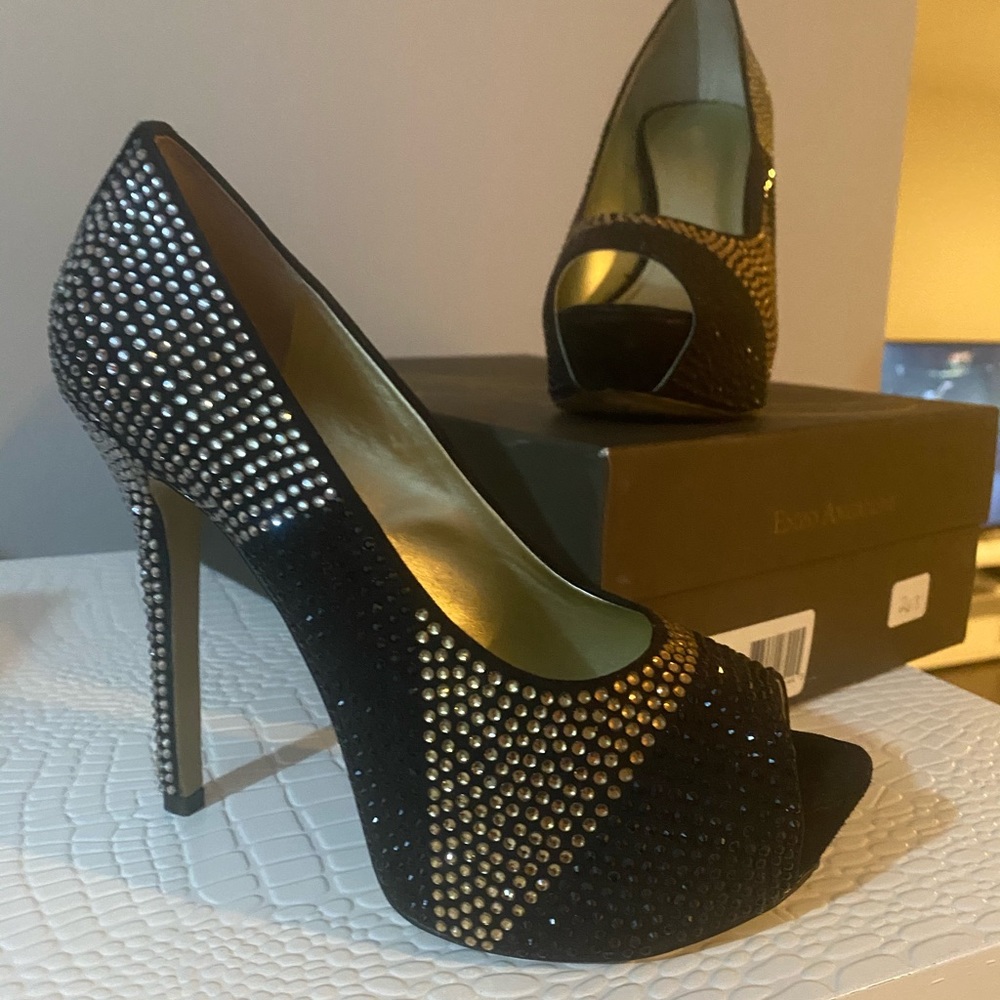 Enzo Angiolini size 8 peep toe heels